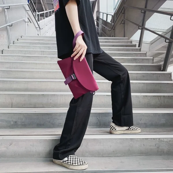 e8fa0f695cf536cb3351bd6174cca18e.webp Waterproof Nylon Crossbody Bag